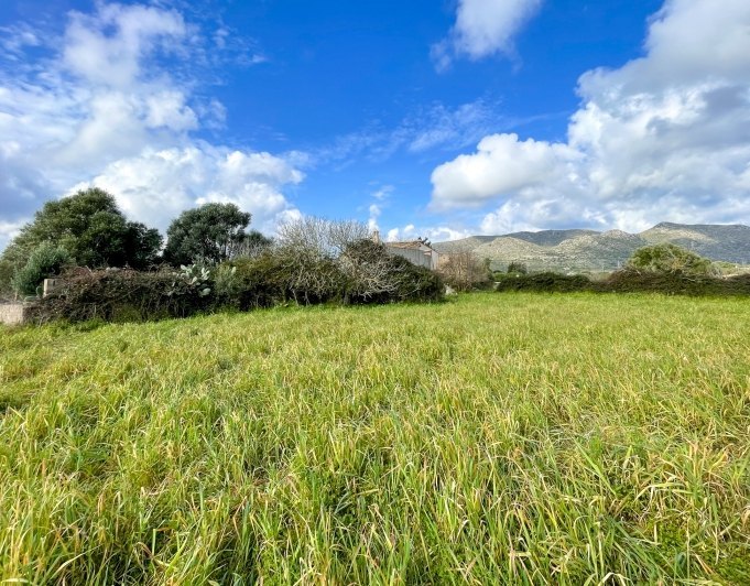 Preciosa finca rústica con impresionantes vistas en las afueras de la ciudad de Capdepera.