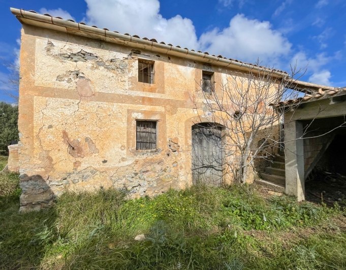 Preciosa finca rústica con impresionantes vistas en las afueras de la ciudad de Capdepera.