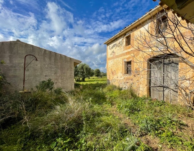 Preciosa finca rústica con impresionantes vistas en las afueras de la ciudad de Capdepera.