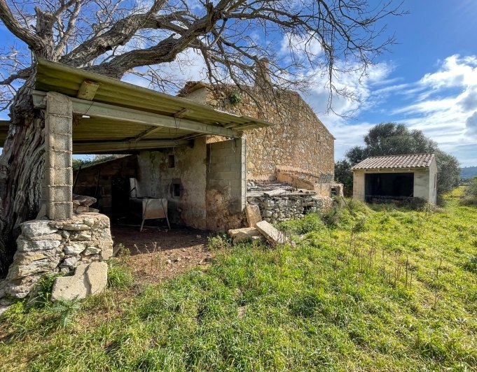 Preciosa finca rústica con impresionantes vistas en las afueras de la ciudad de Capdepera.