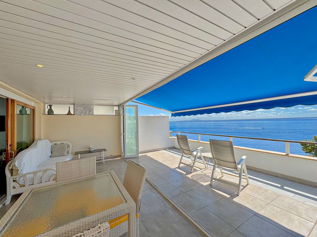 Apartamento en primera línea con vistas espectaculares al mar en Illetes