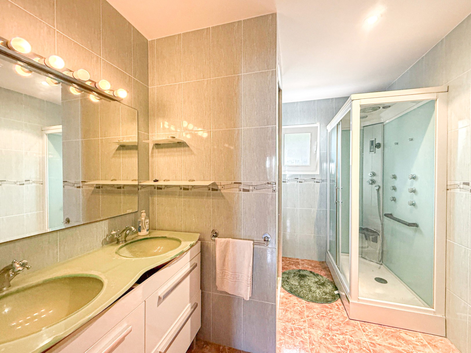 Chalet con parking a 200 metros del mar, con espacio para Invitados