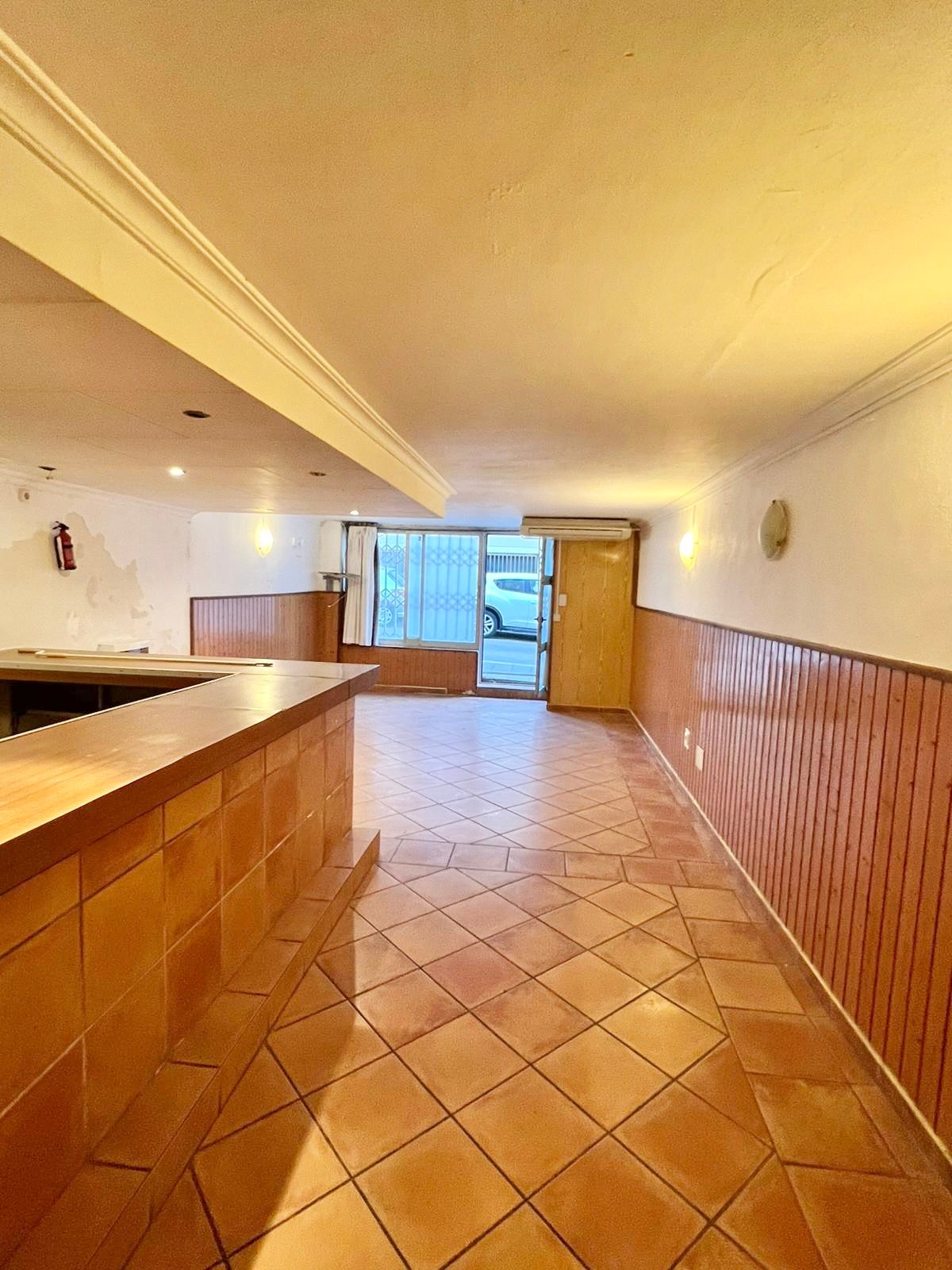 Local comercial ideal para pequeño negocio, a 200m del mar.