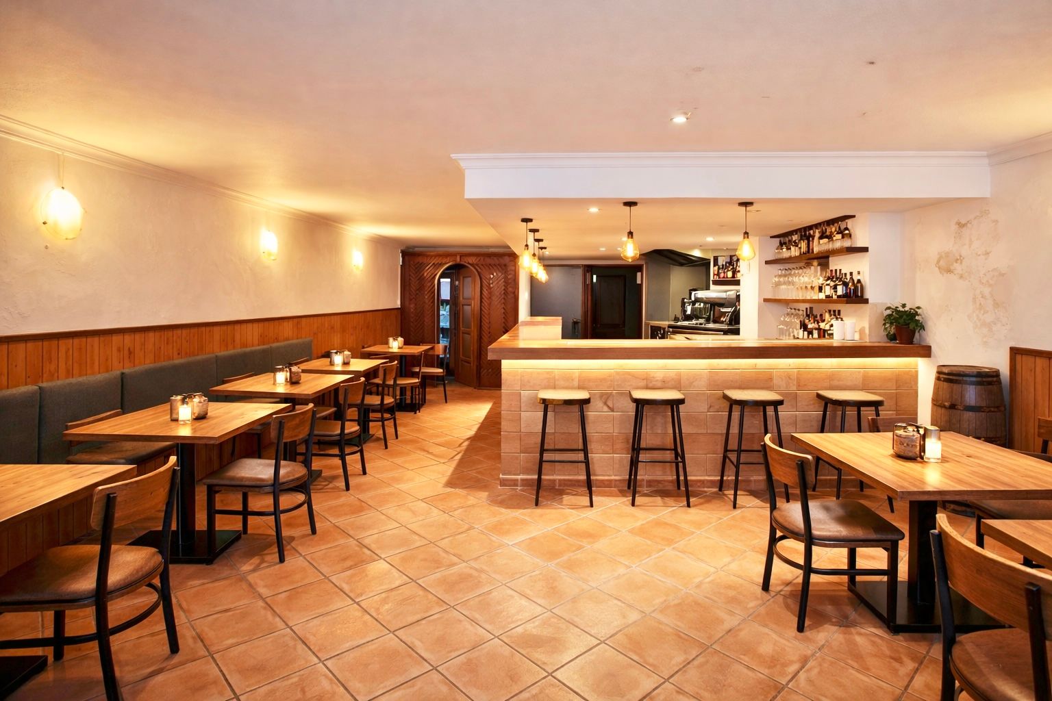 Local comercial ideal para pequeño negocio, a 200m del mar.