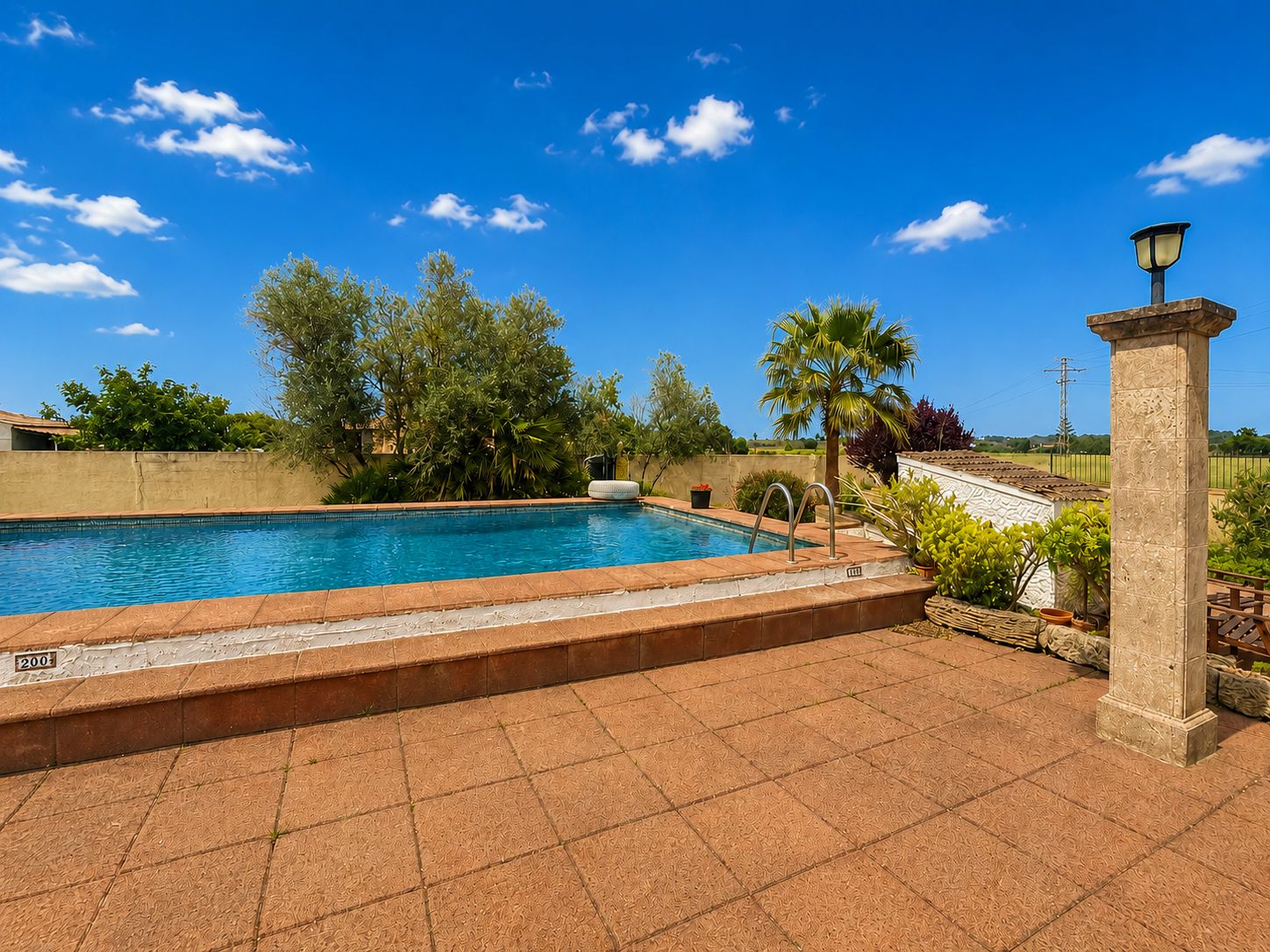 Schönes Grundstück mit Pool zur Miete in Muro