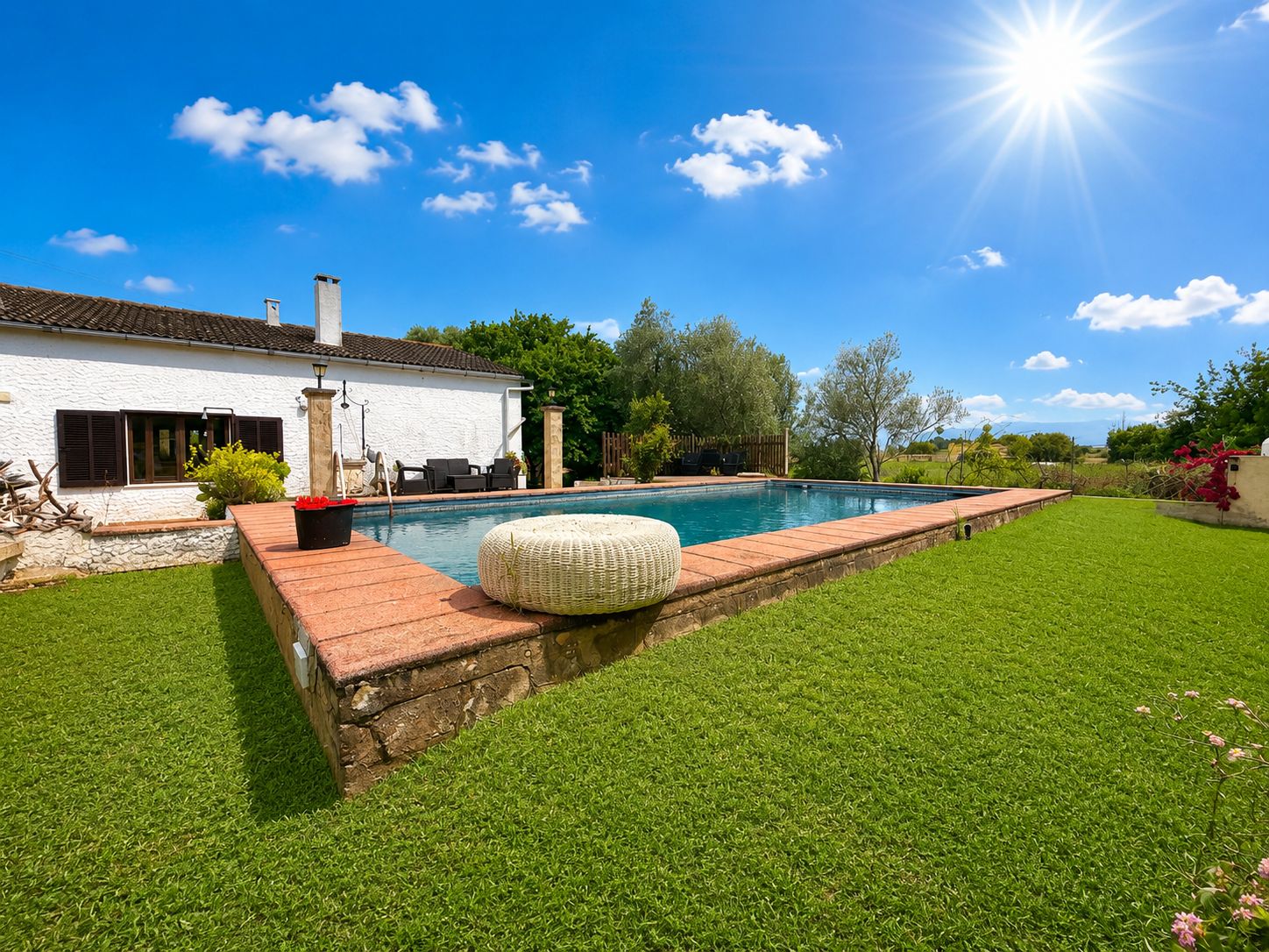Schönes Grundstück mit Pool zur Miete in Muro