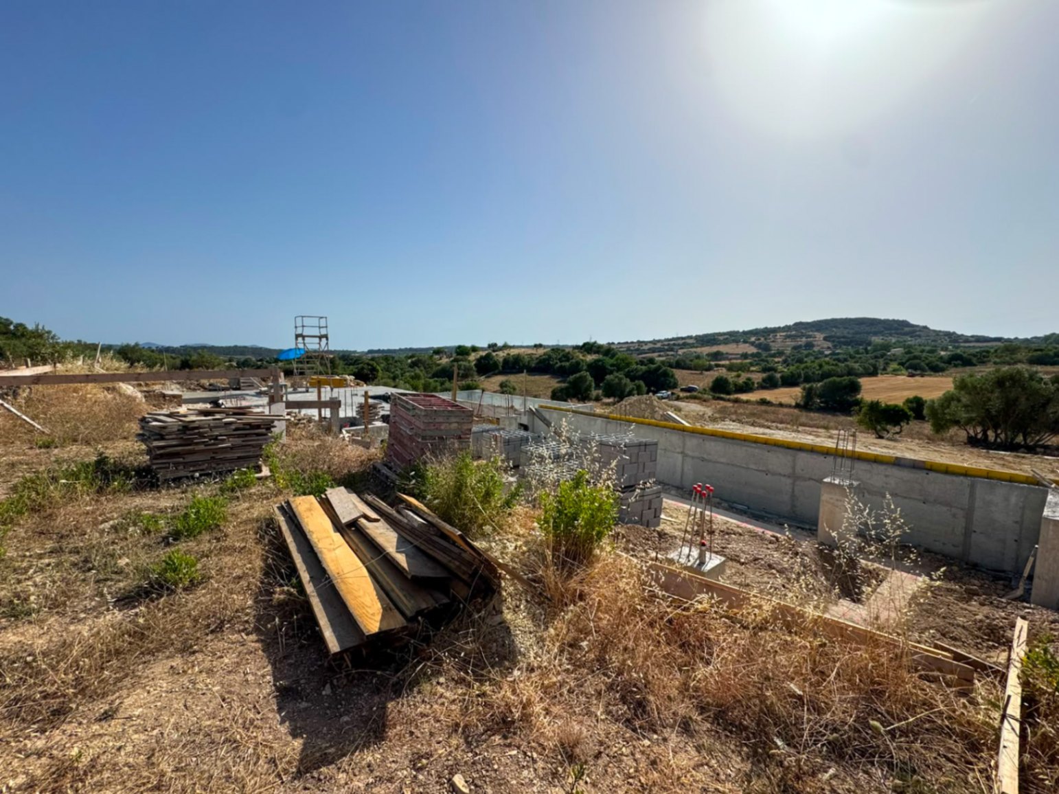 Finca rústica de obra nueva con impresionantes vistas panorámicas y puestas de sol cerca de San Lorenzo