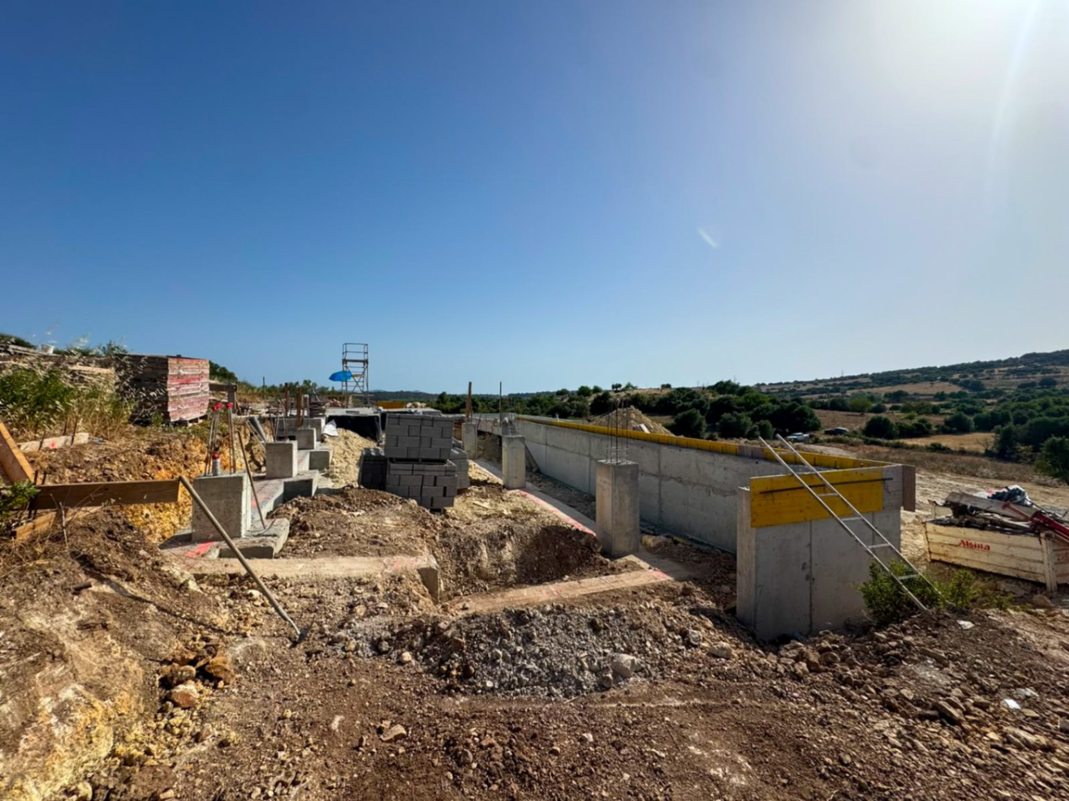 Finca rústica de obra nueva con impresionantes vistas panorámicas y puestas de sol cerca de San Lorenzo