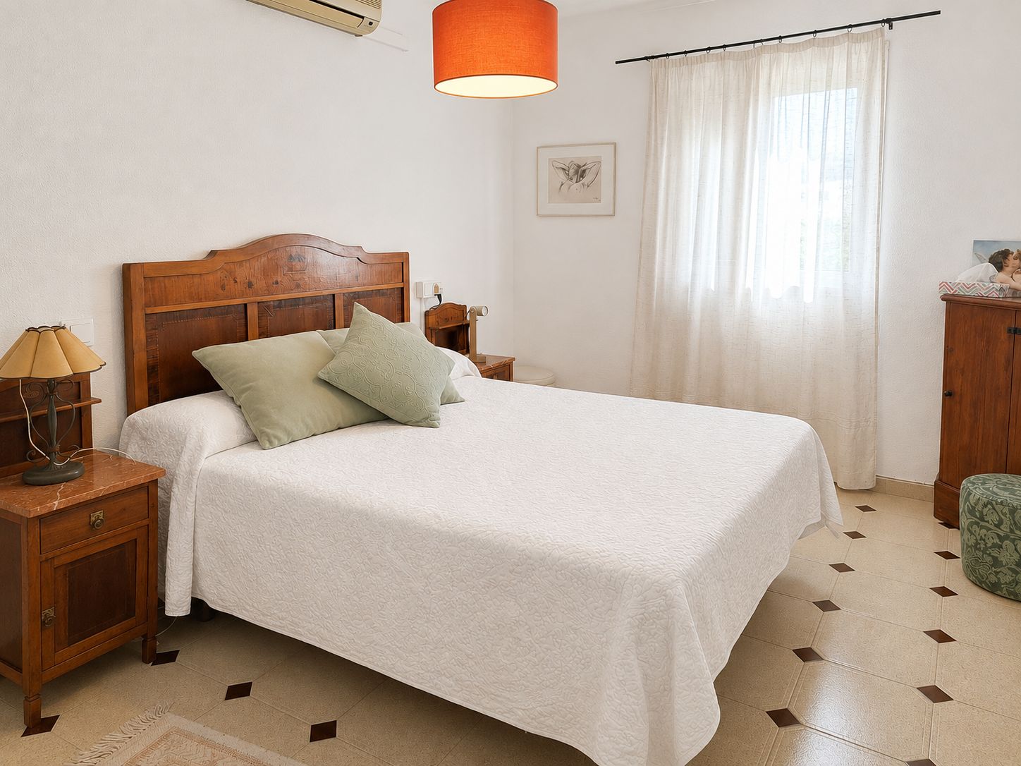 Piso de 3 habitaciones con parking y trastero , a 10 minutos del mar