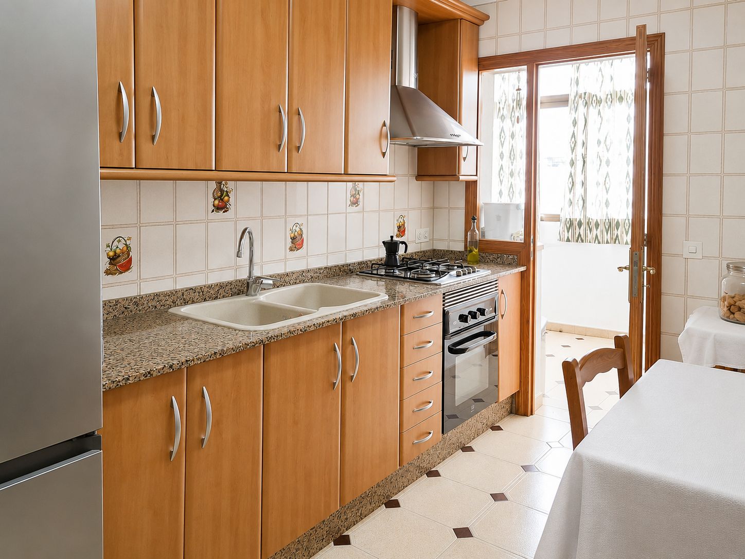 Piso de 3 habitaciones con parking y trastero , a 10 minutos del mar