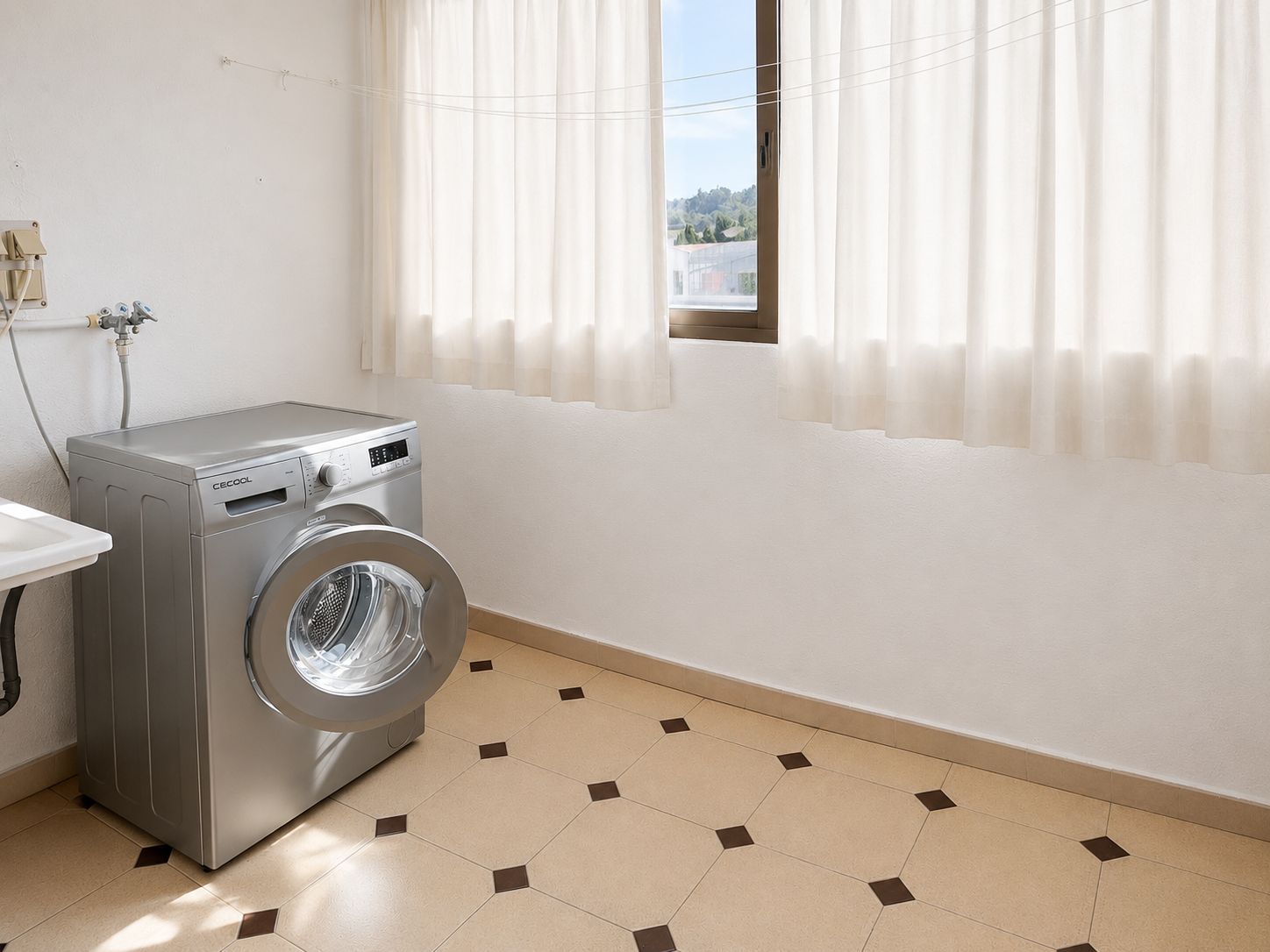 Piso de 3 habitaciones con parking y trastero , a 10 minutos del mar