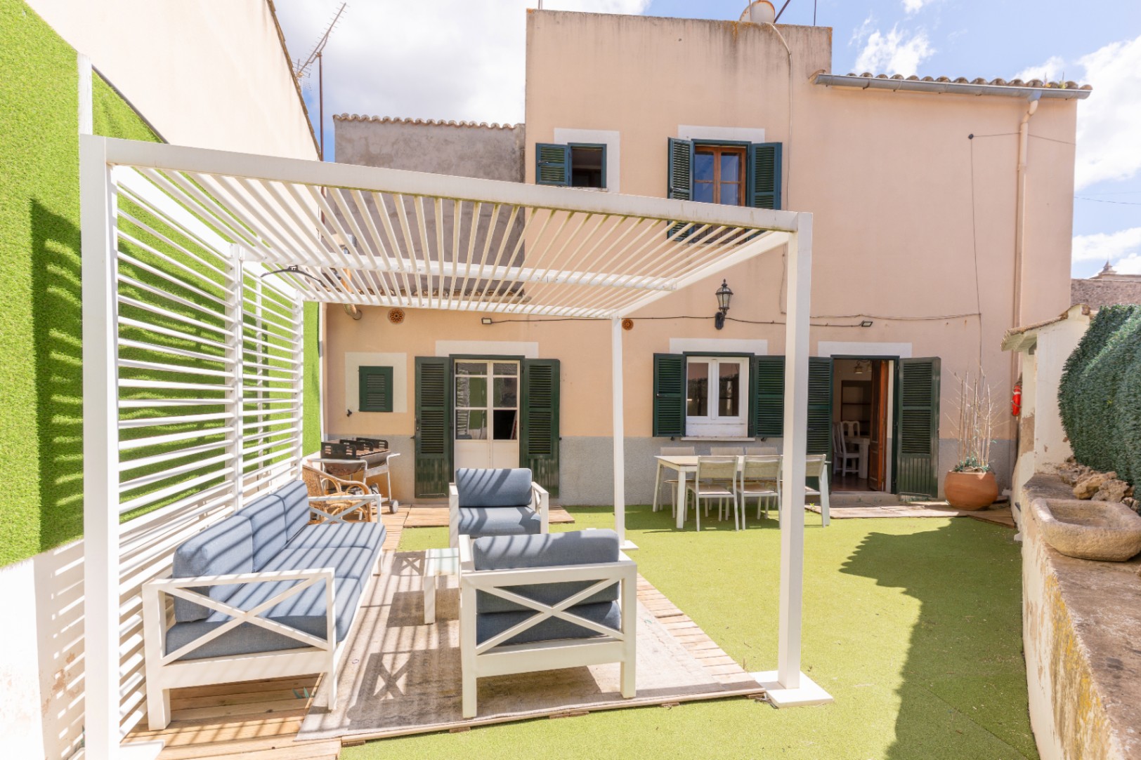 Costitx. Amplia casa de pueblo con patio, garaje y terraza a 20 minutos de Palma
