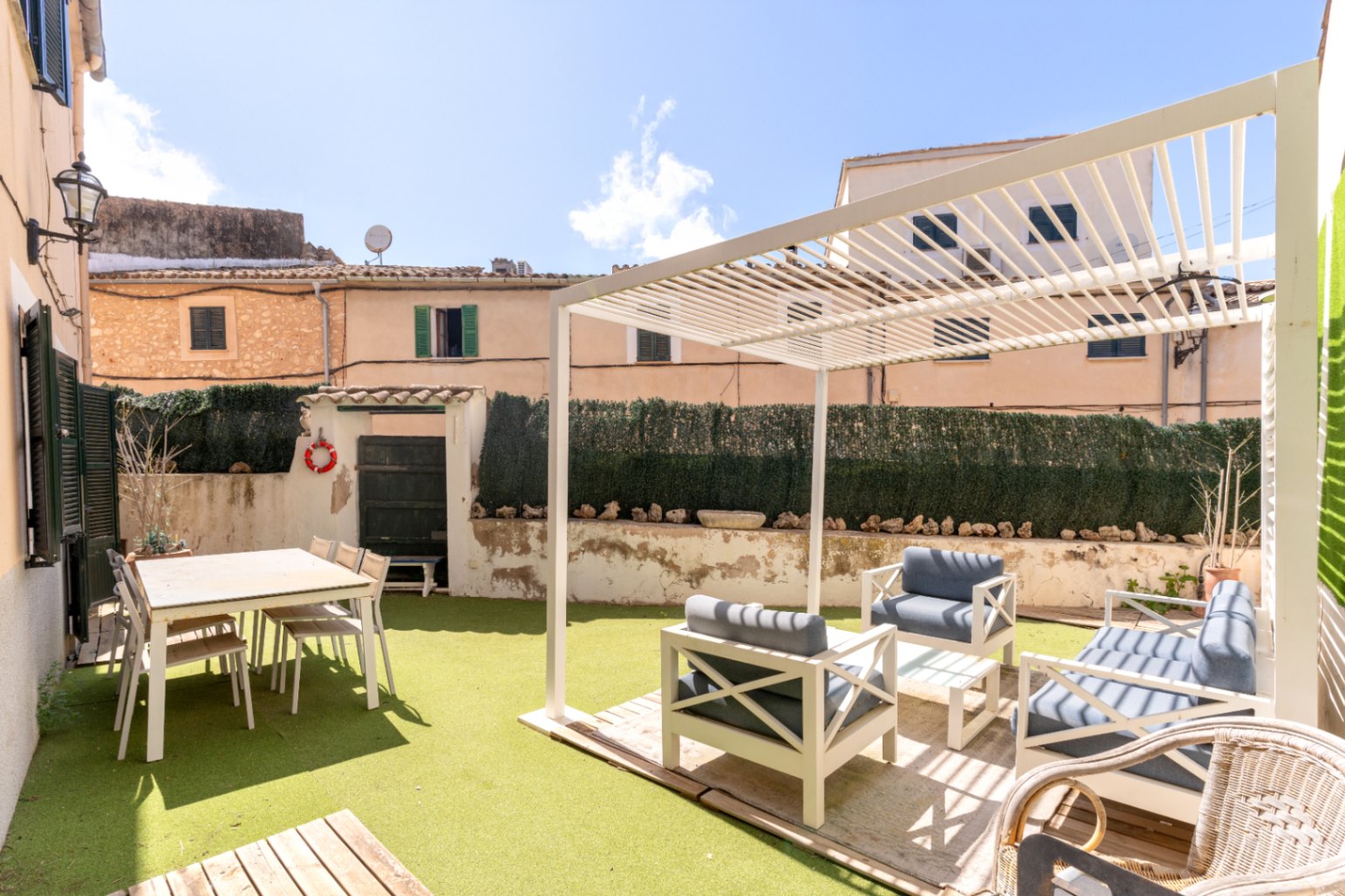 Costitx. Amplia casa de pueblo con patio, garaje y terraza a 20 minutos de Palma