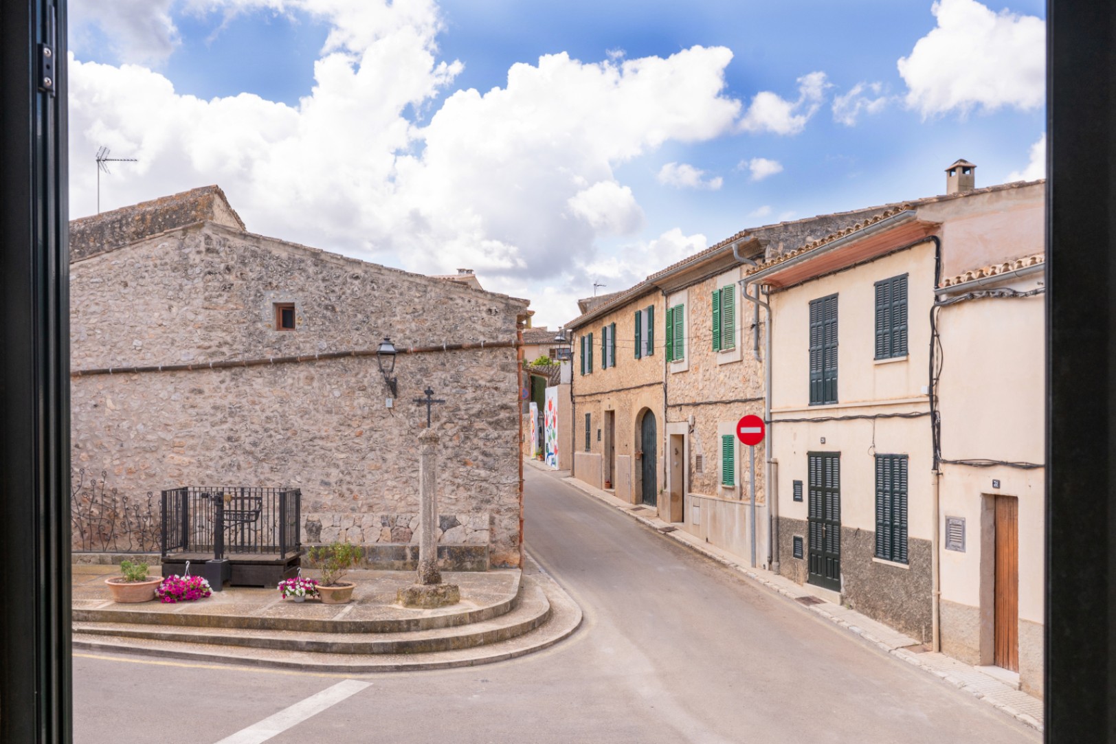 Costitx. Amplia casa de pueblo con patio, garaje y terraza a 20 minutos de Palma