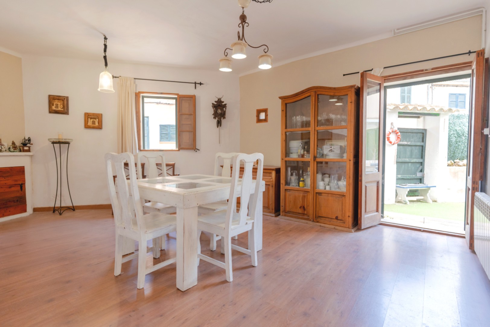 Costitx. Amplia casa de pueblo con patio, garaje y terraza a 20 minutos de Palma