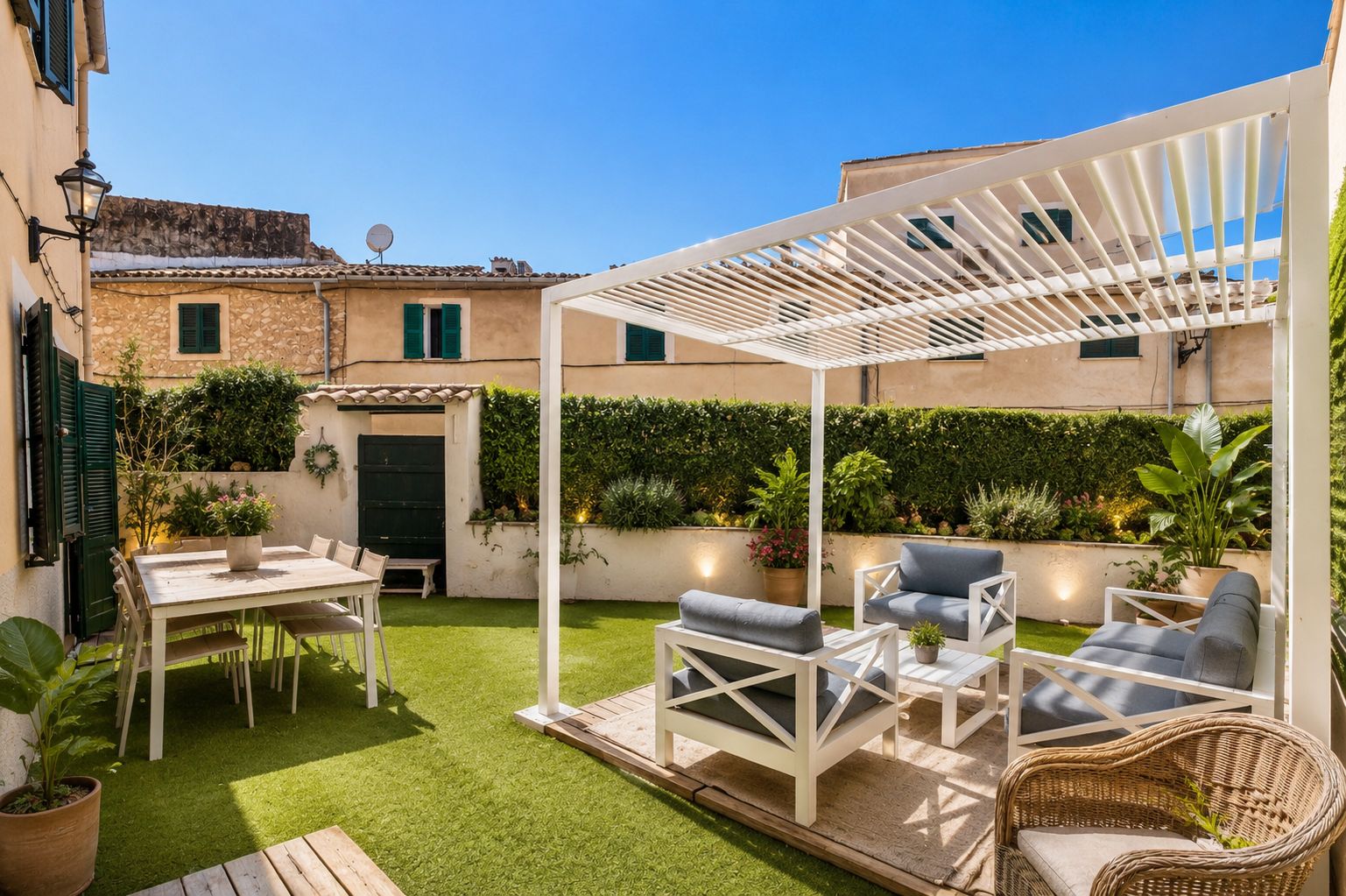 Costitx. Amplia casa de pueblo con patio, garaje y terraza a 20 minutos de Palma