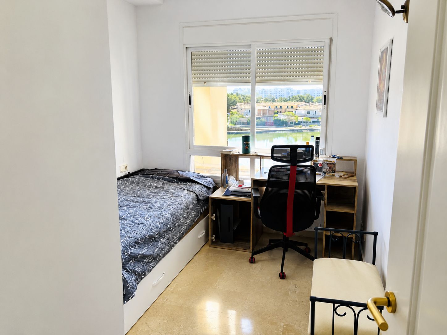 Appartement duplex avec vue et parking, à 5 minutes de la mer.