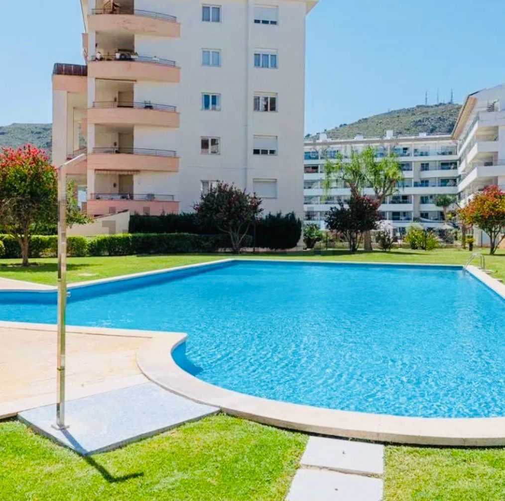 Piso-duplex con vistas y parking comunitario, a 5 minutos del mar.