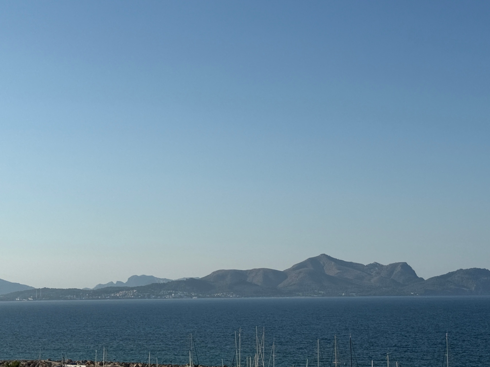 Piso a  pasos del mar con espectaculares vistas.