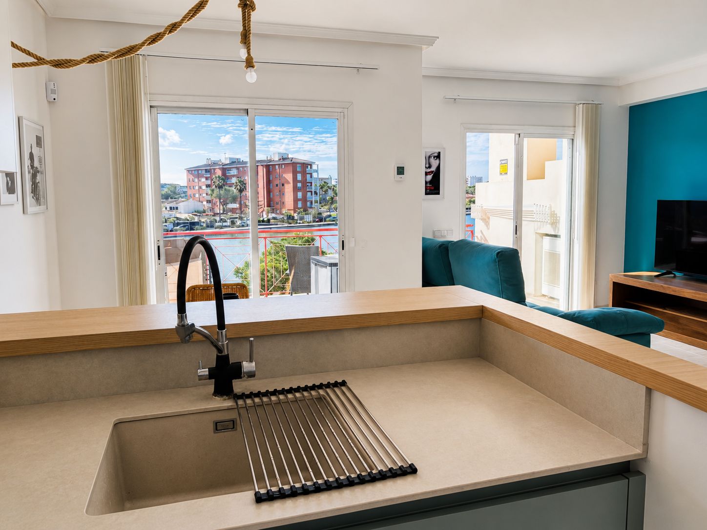 Piso-duplex con vistas y parking comunitario, a 5 minutos del mar.