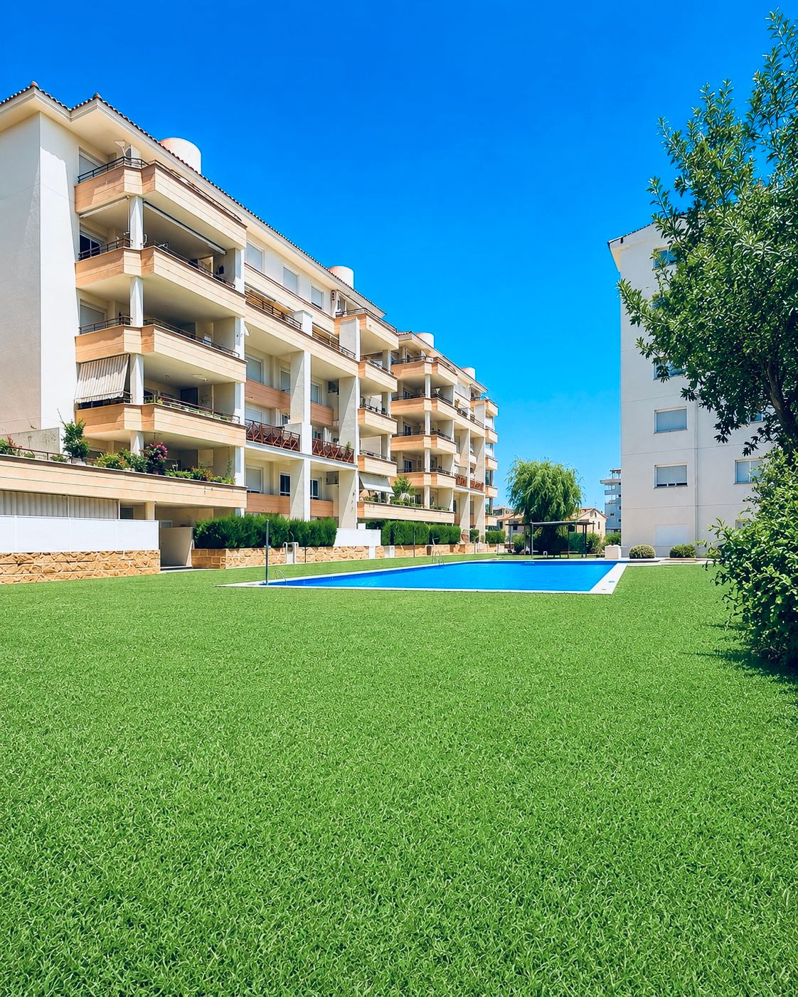 Piso-duplex con vistas y parking comunitario, a 5 minutos del mar.