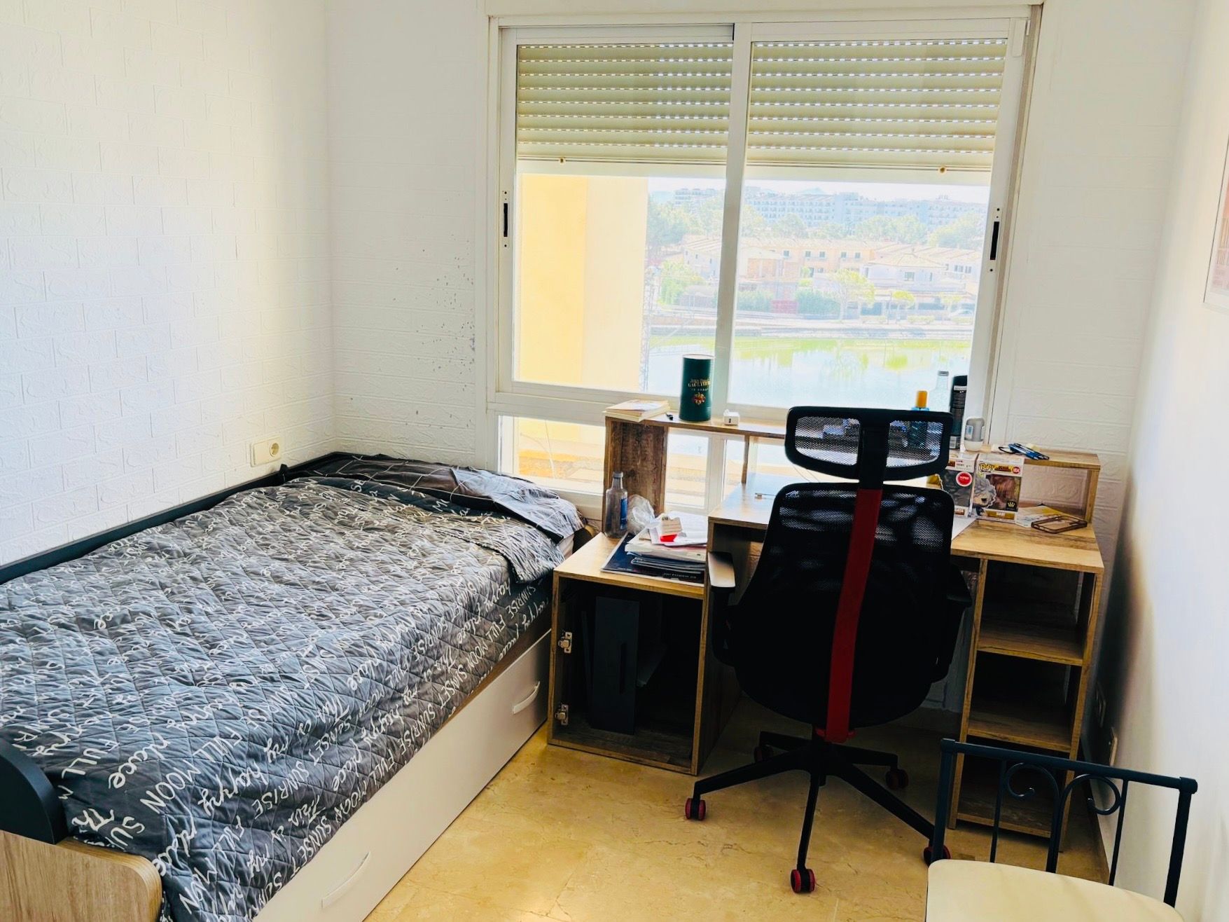 Piso-duplex con vistas y parking comunitario, a 5 minutos del mar.