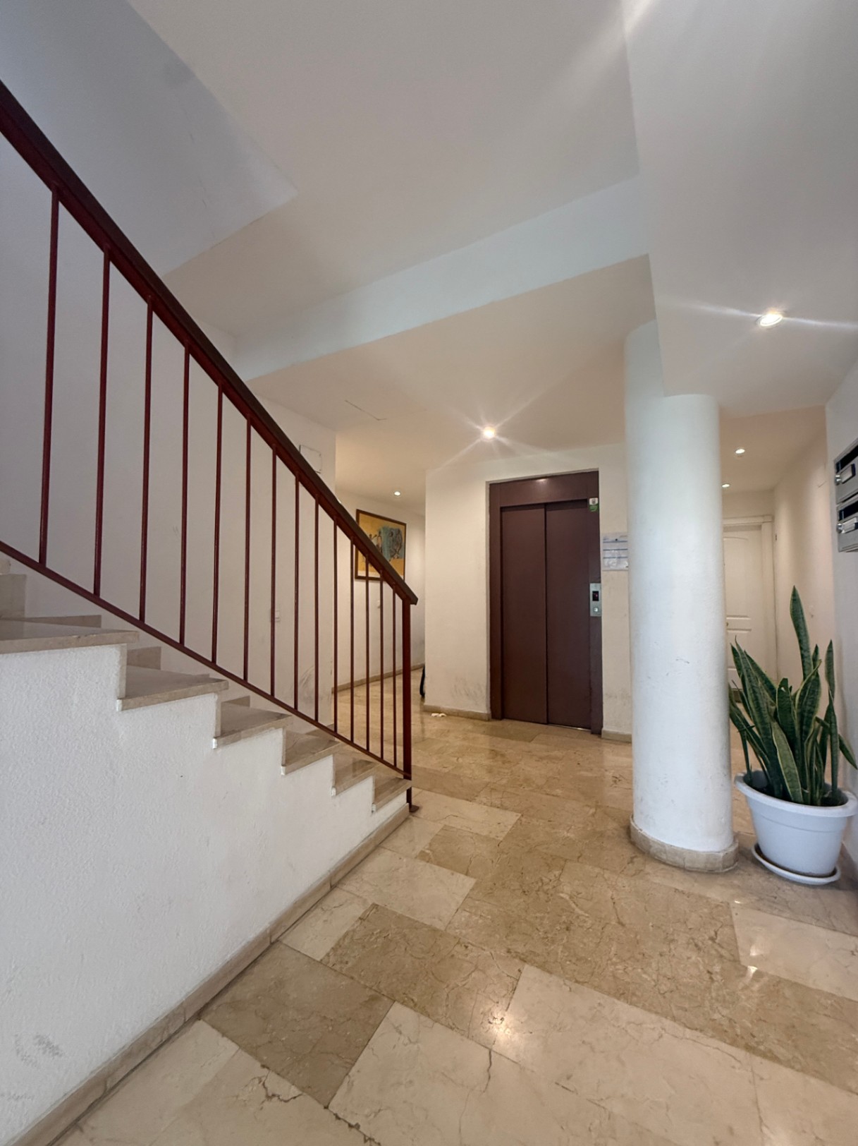 Piso-duplex con vistas y parking comunitario, a 5 minutos del mar.