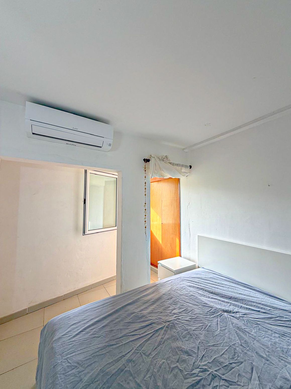 Apartment with terrace and sea views to update