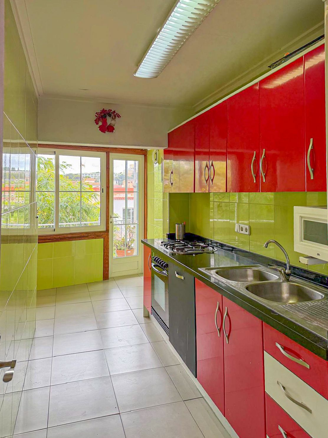 Piso con terraza y vistas al mar para actualizar