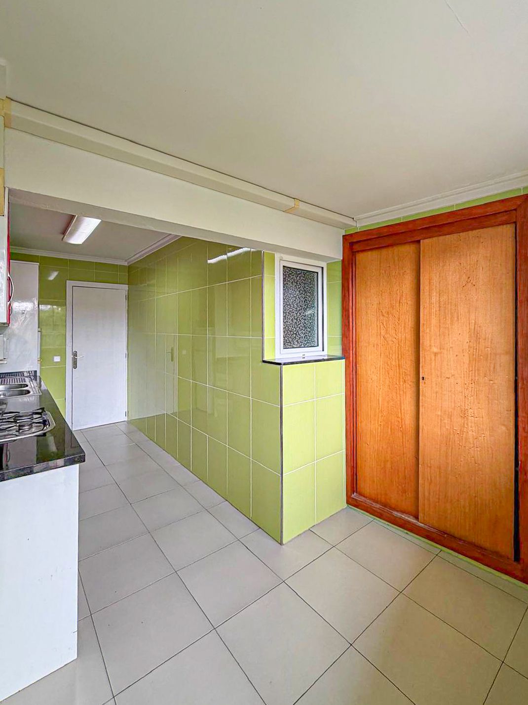 Piso con terraza y vistas al mar para actualizar