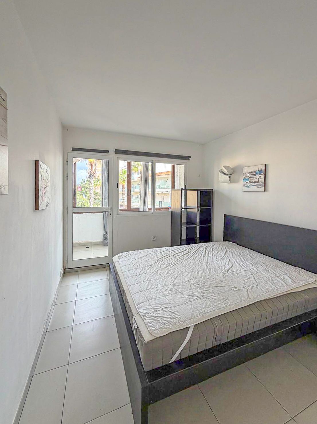 Apartment with terrace and sea views to update