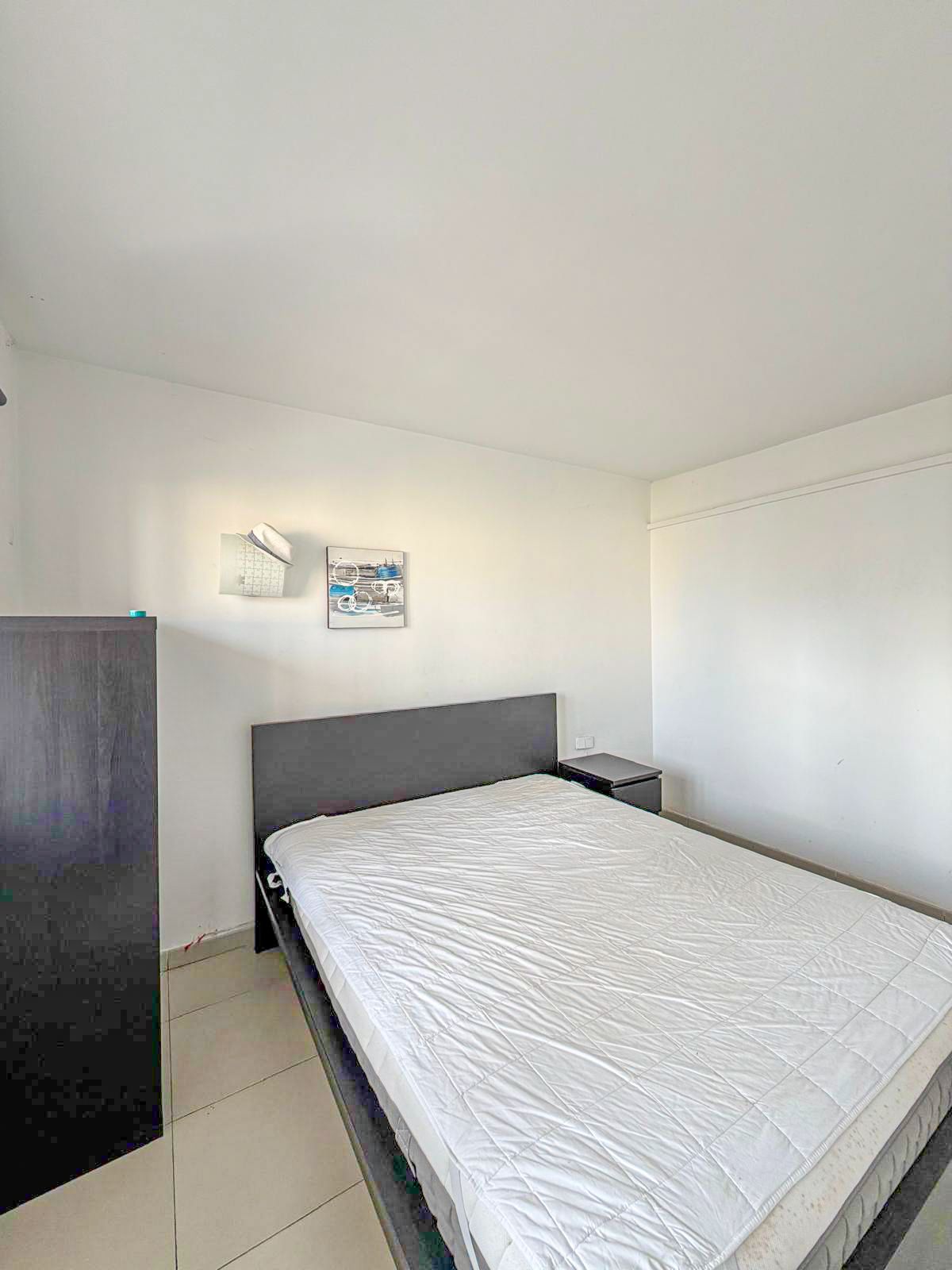Piso con terraza y vistas al mar para actualizar