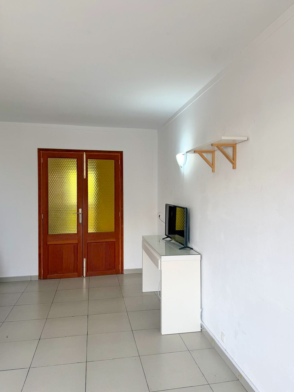Piso con terraza y vistas al mar para actualizar