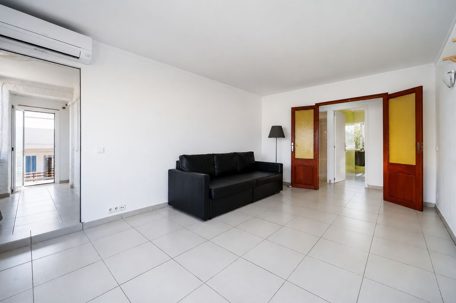 Piso con terraza y vistas al mar para actualizar