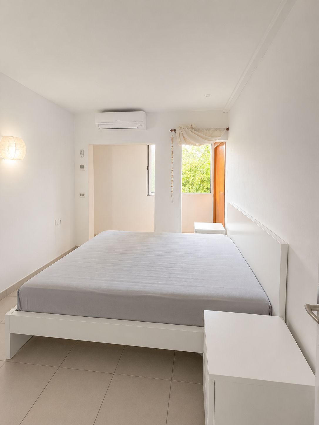 Piso con terraza y vistas al mar para actualizar