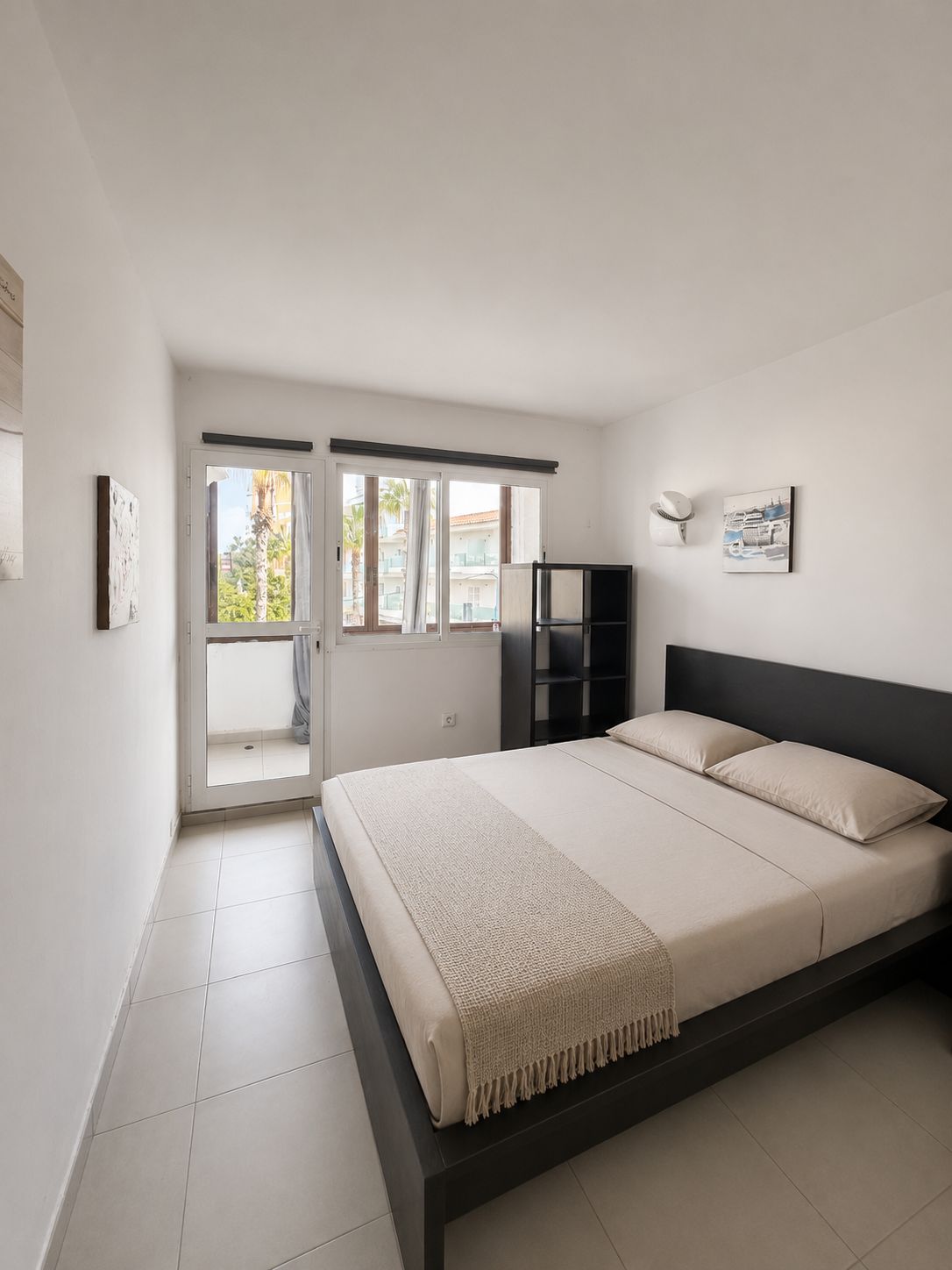 Piso con terraza y vistas al mar para actualizar