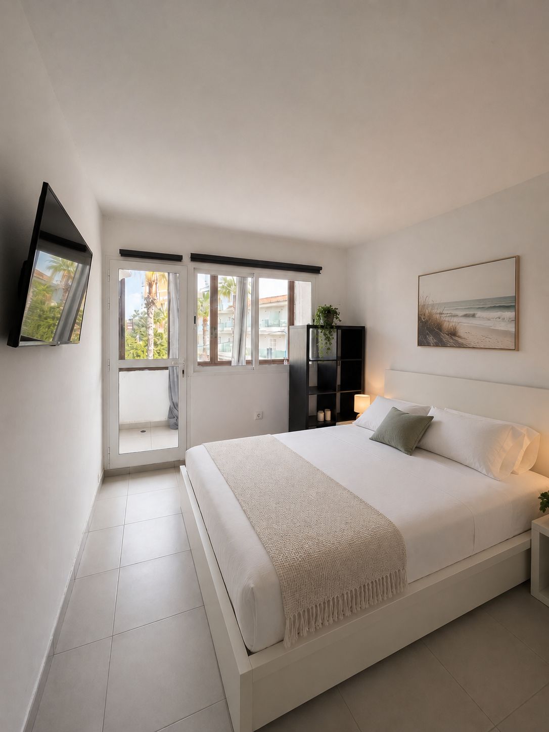 Piso con terraza y vistas al mar para actualizar