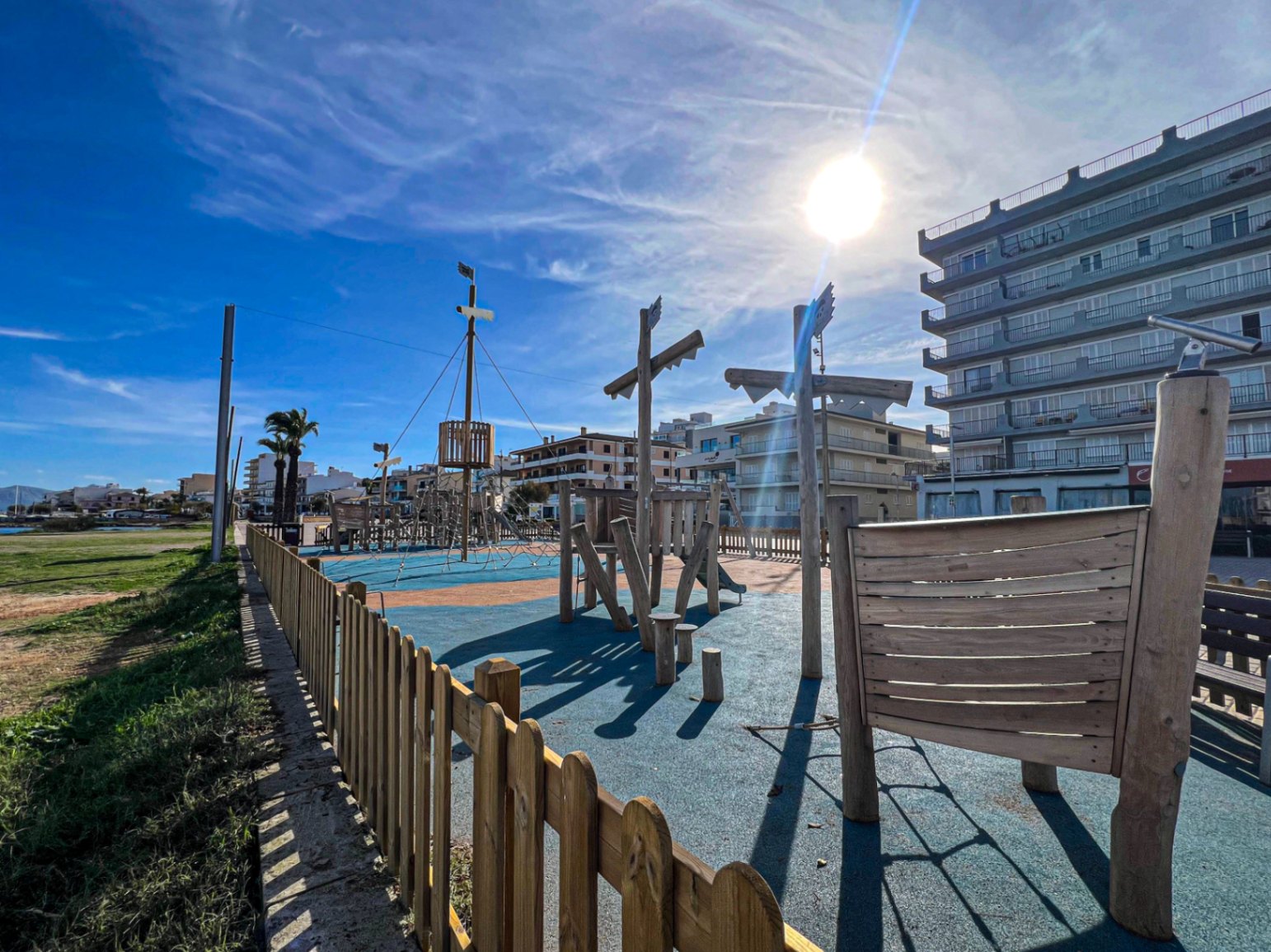 Piso con terraza y vistas al mar para actualizar