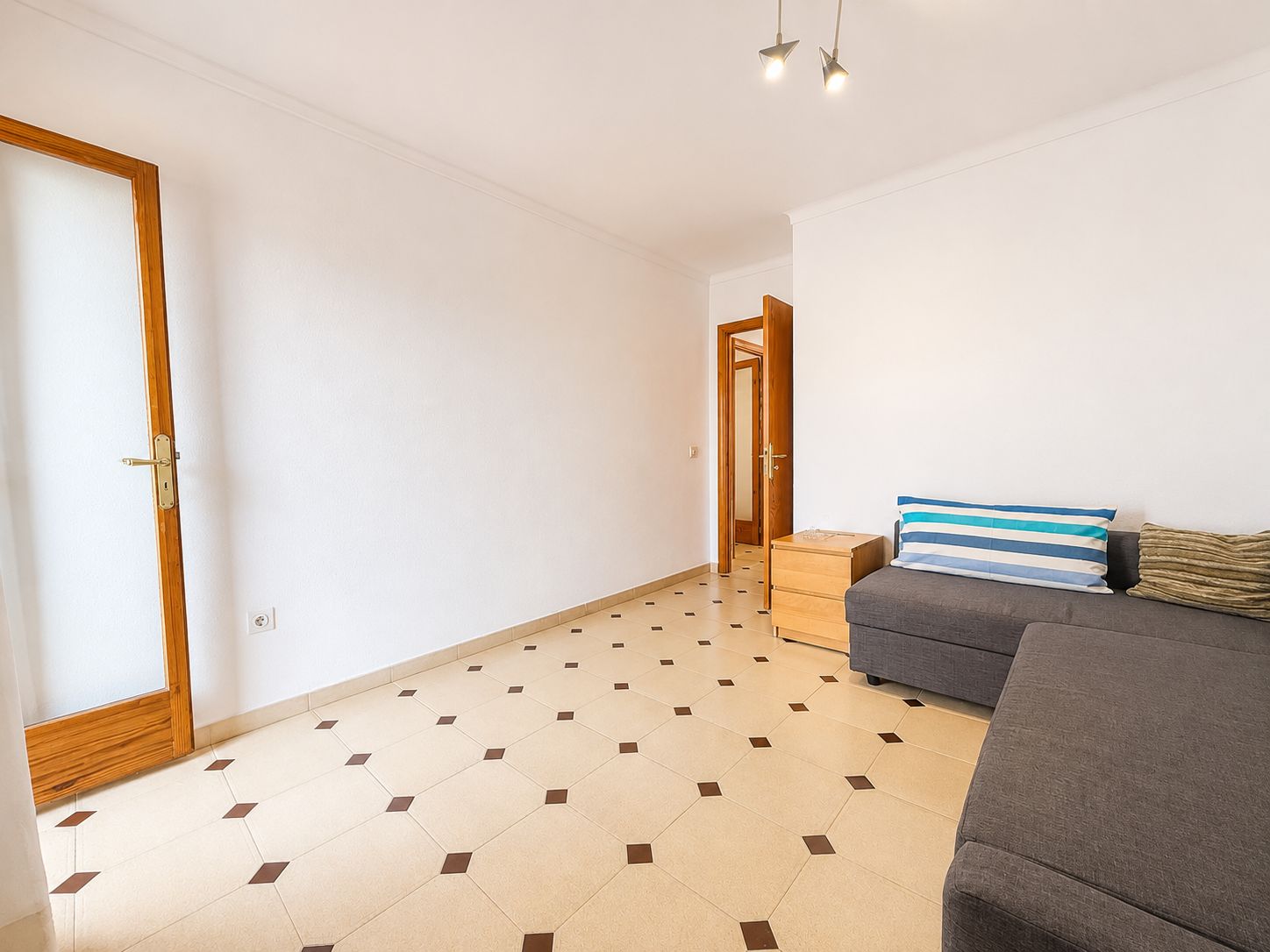 Wohnung mit 3 Zimmern und Garage, 10 Minuten vom Meer entfernt.
