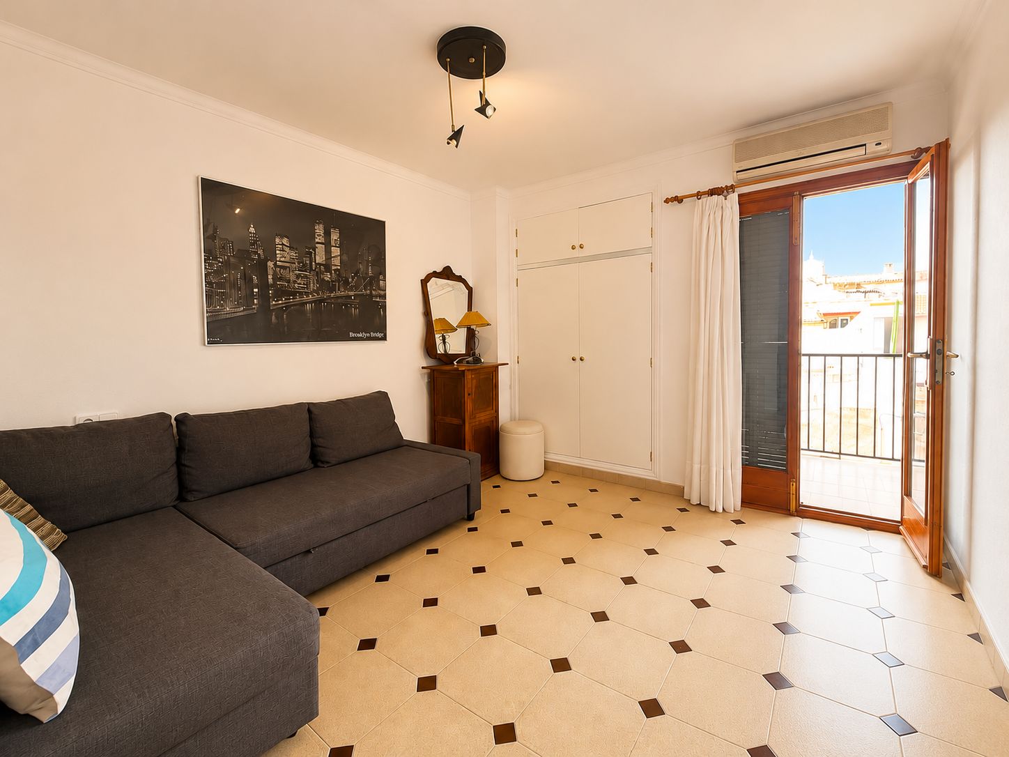 Wohnung mit 3 Zimmern und Garage, 10 Minuten vom Meer entfernt.