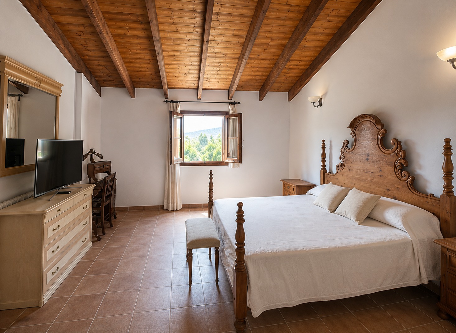 Tradicional y exclusiva casa de pueblo con terraza y patio en el corazón de Petra.