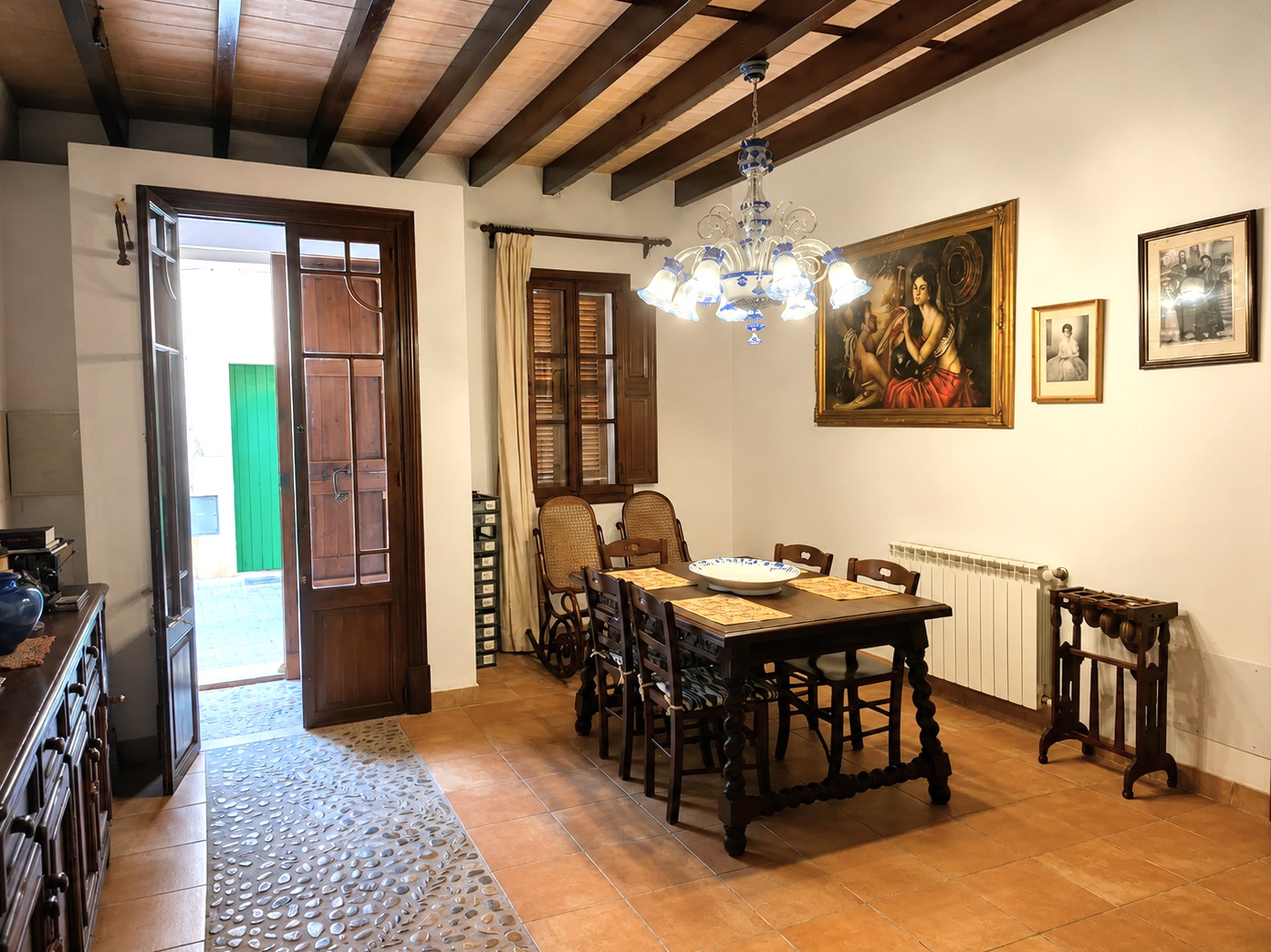 Tradicional y exclusiva casa de pueblo con terraza y patio en el corazón de Petra.