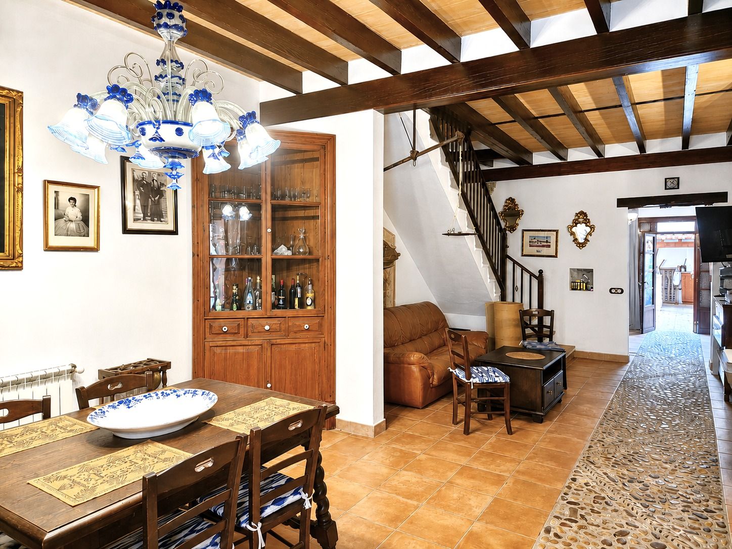 Tradicional y exclusiva casa de pueblo con terraza y patio en el corazón de Petra.