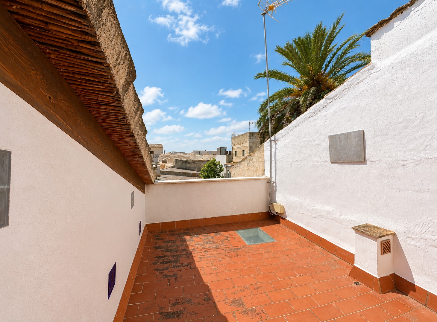 Tradicional y exclusiva casa de pueblo con terraza y patio en el corazón de Petra.