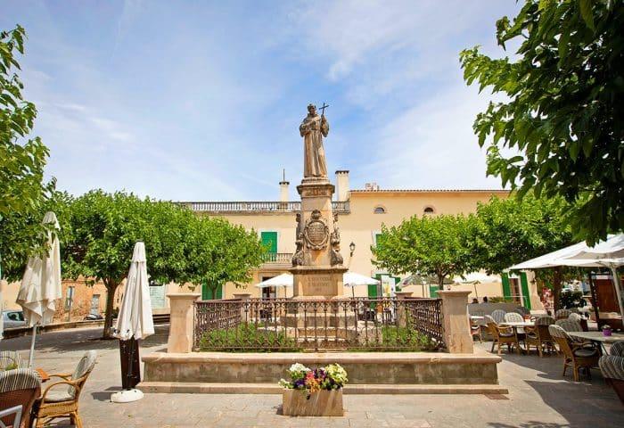 Maison de village traditionnelle et exclusive avec terrasse et patio au cœur de Petra.