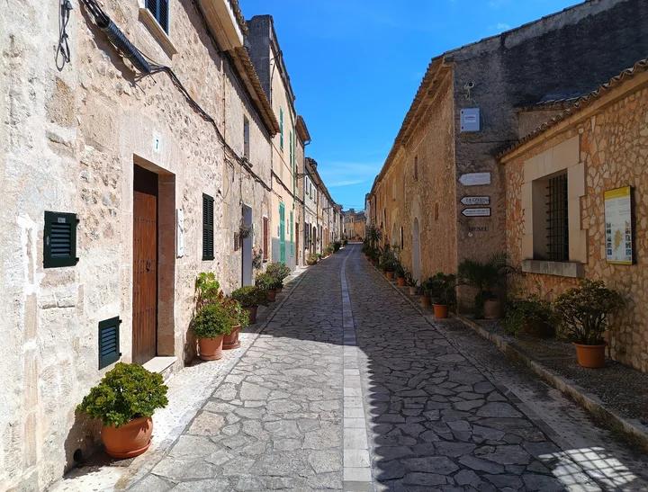 Maison de village traditionnelle et exclusive avec terrasse et patio au cœur de Petra.