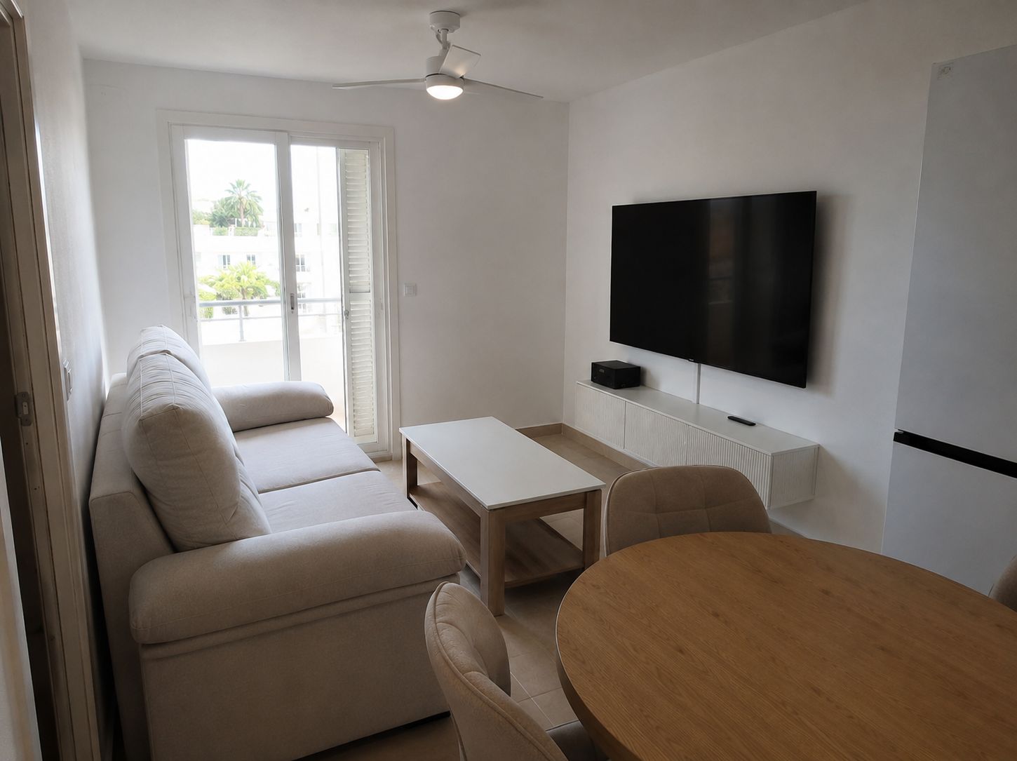 Renovierte 45 m² große Wohnung in Platja de Muro mit Balkon und Meerblick.