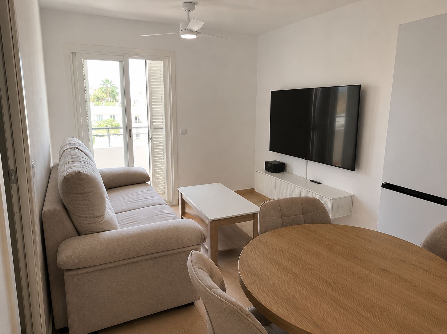 Renovierte 45 m² große Wohnung in Platja de Muro mit Balkon und Meerblick.