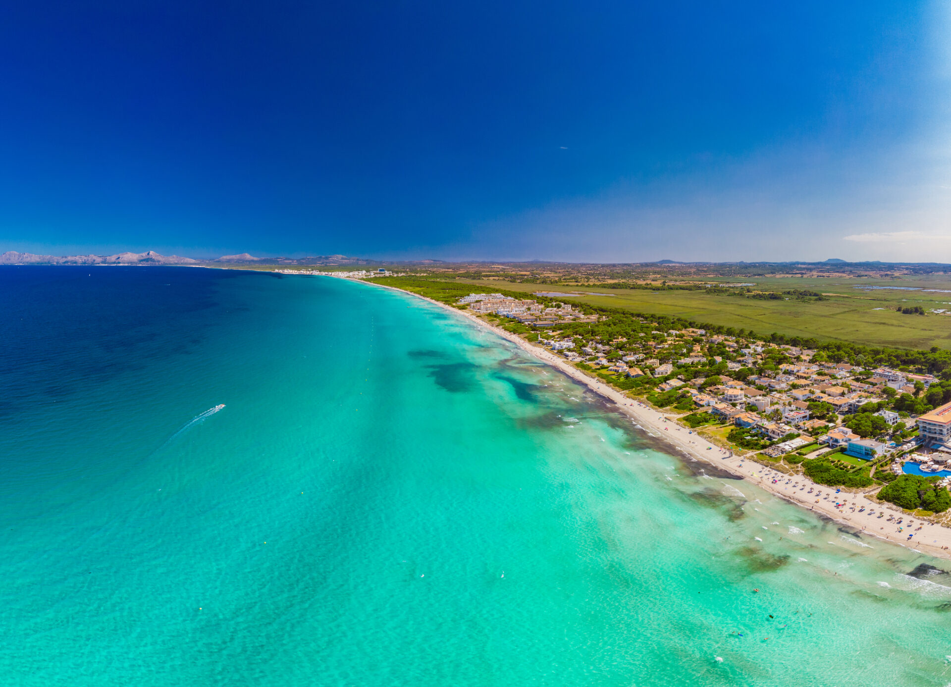 Renovierte 45 m² große Wohnung in Platja de Muro mit Balkon und Meerblick.