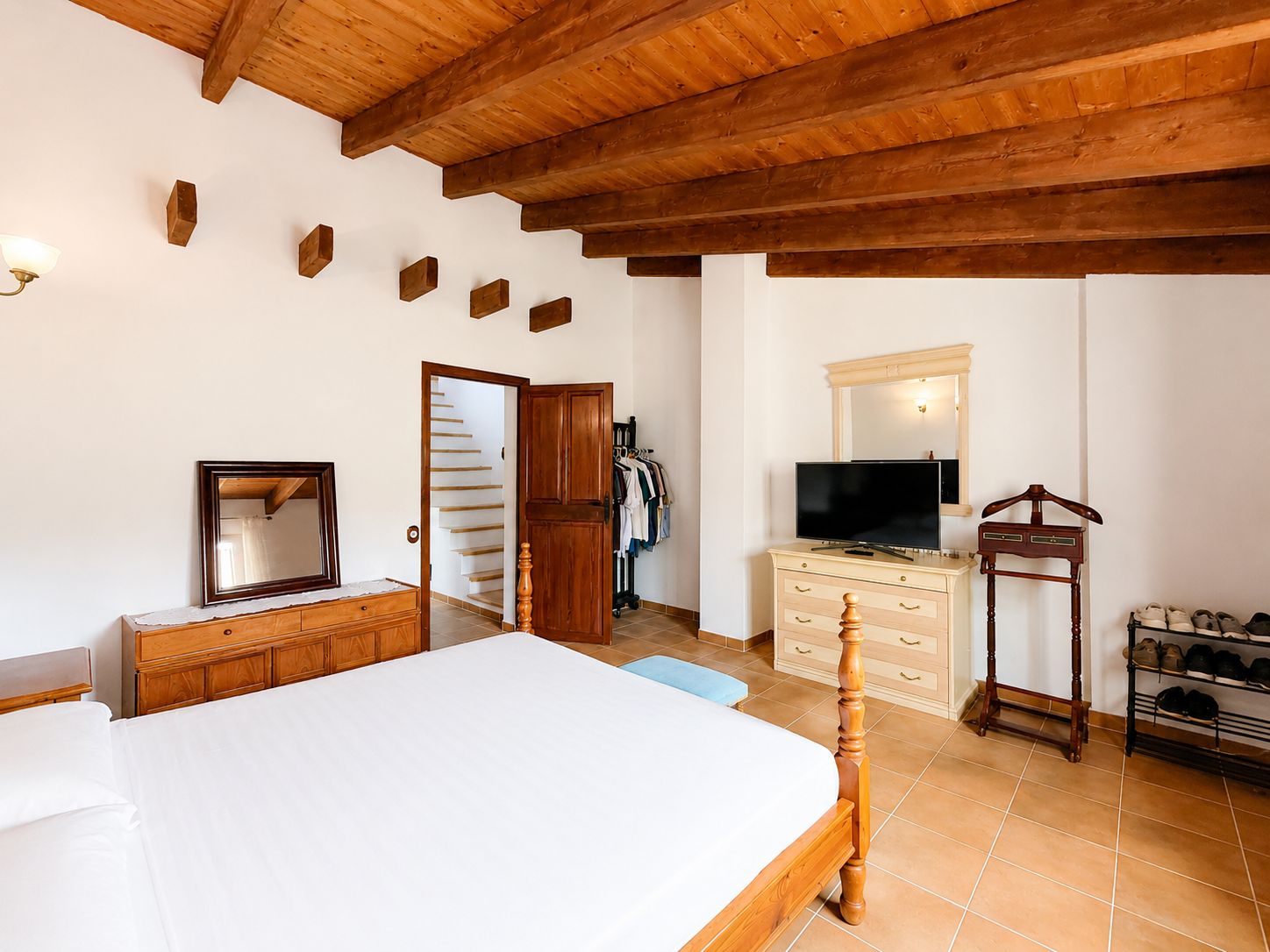 Traditional and exclusive village house with terrace and patio in the heart of Petra.